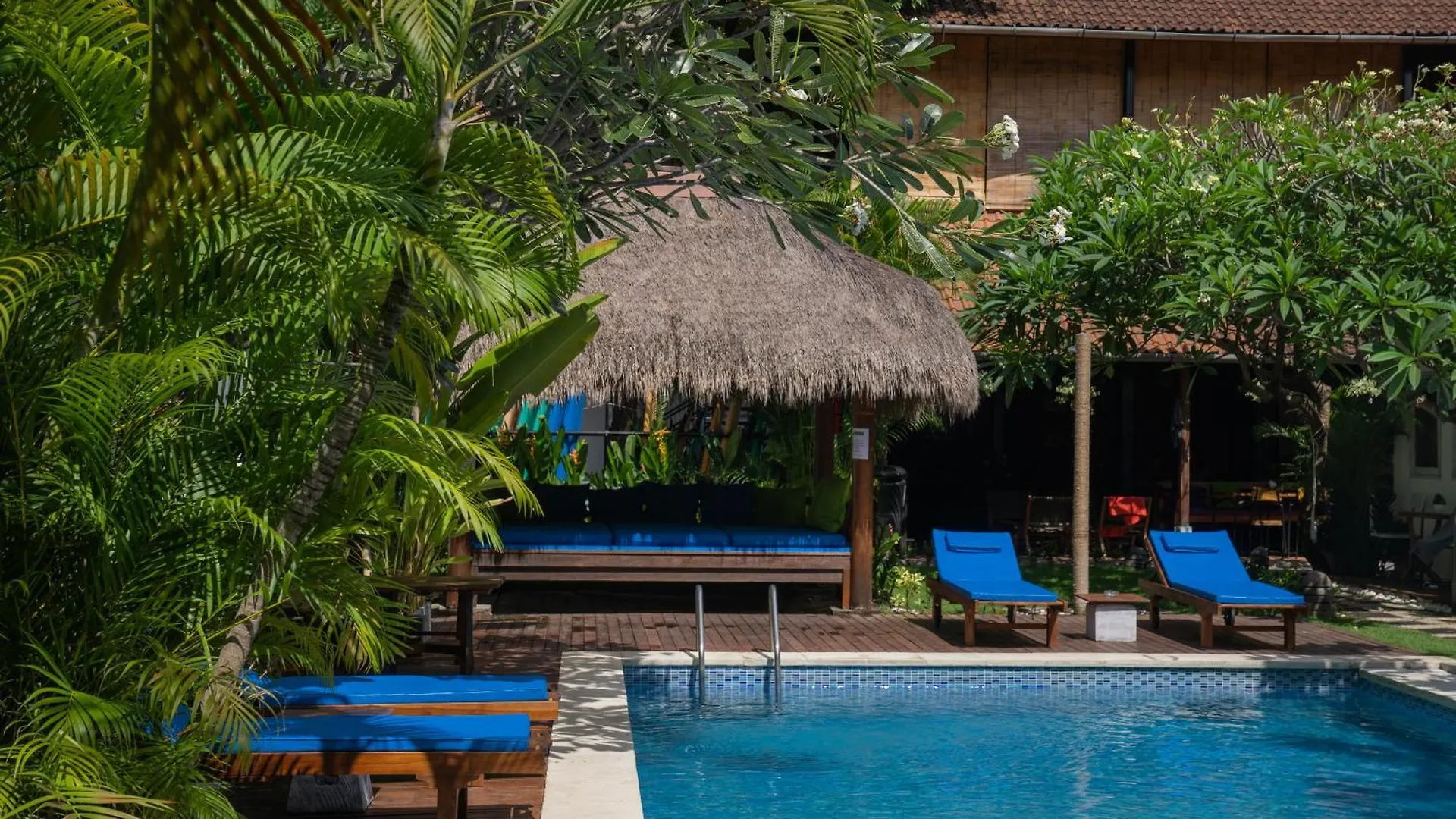 Easy Surf Camp Hotel Kuta