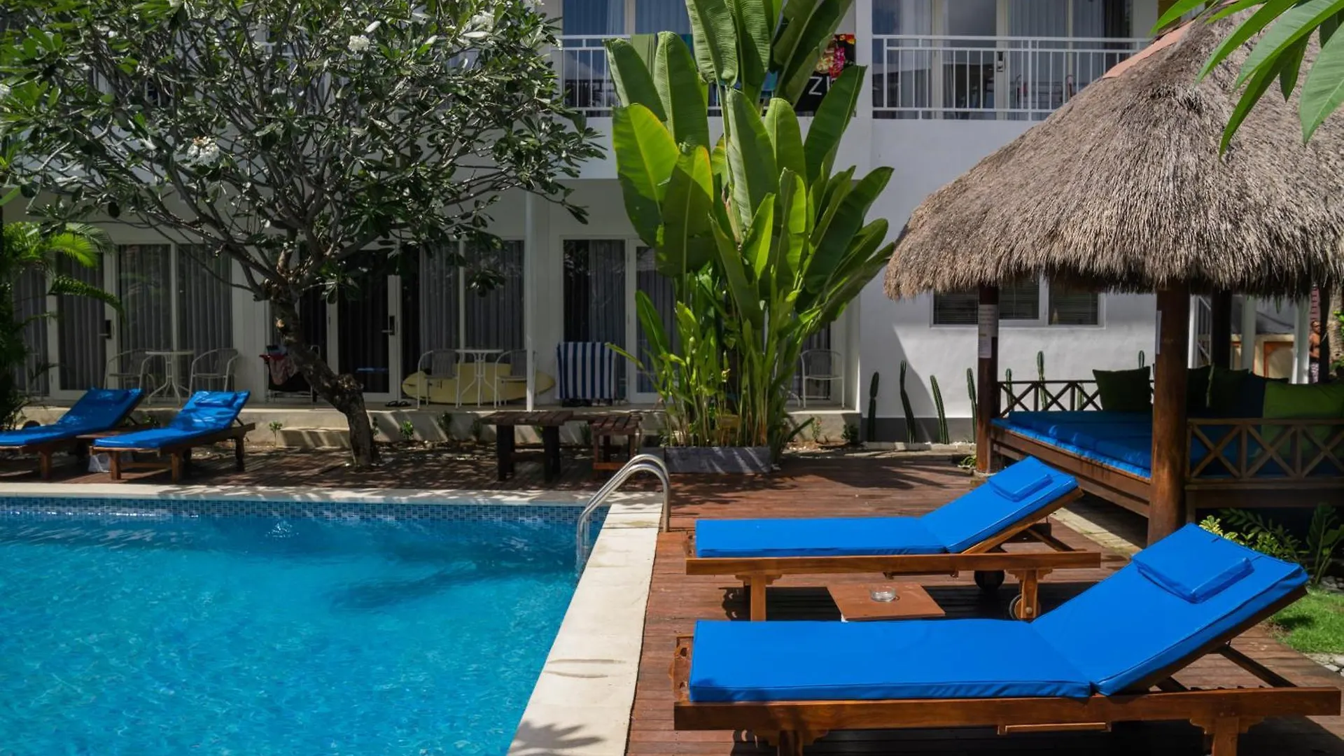 Easy Surf Camp Hotel Kuta